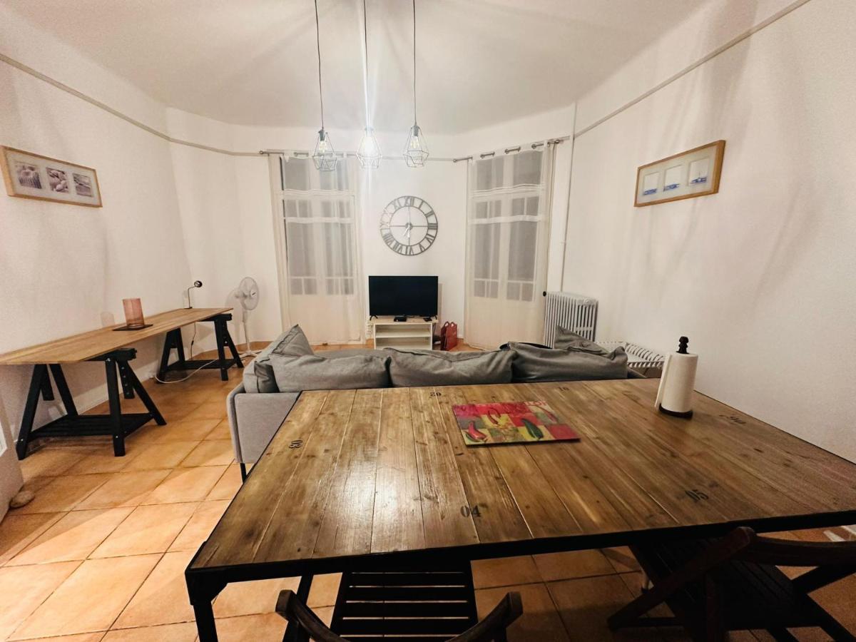 Appartement Lumineux Et Spacieux 2 Chambres Avec Parking Gratuit Dans La Rue แปร์ปินญอง ภายนอก รูปภาพ