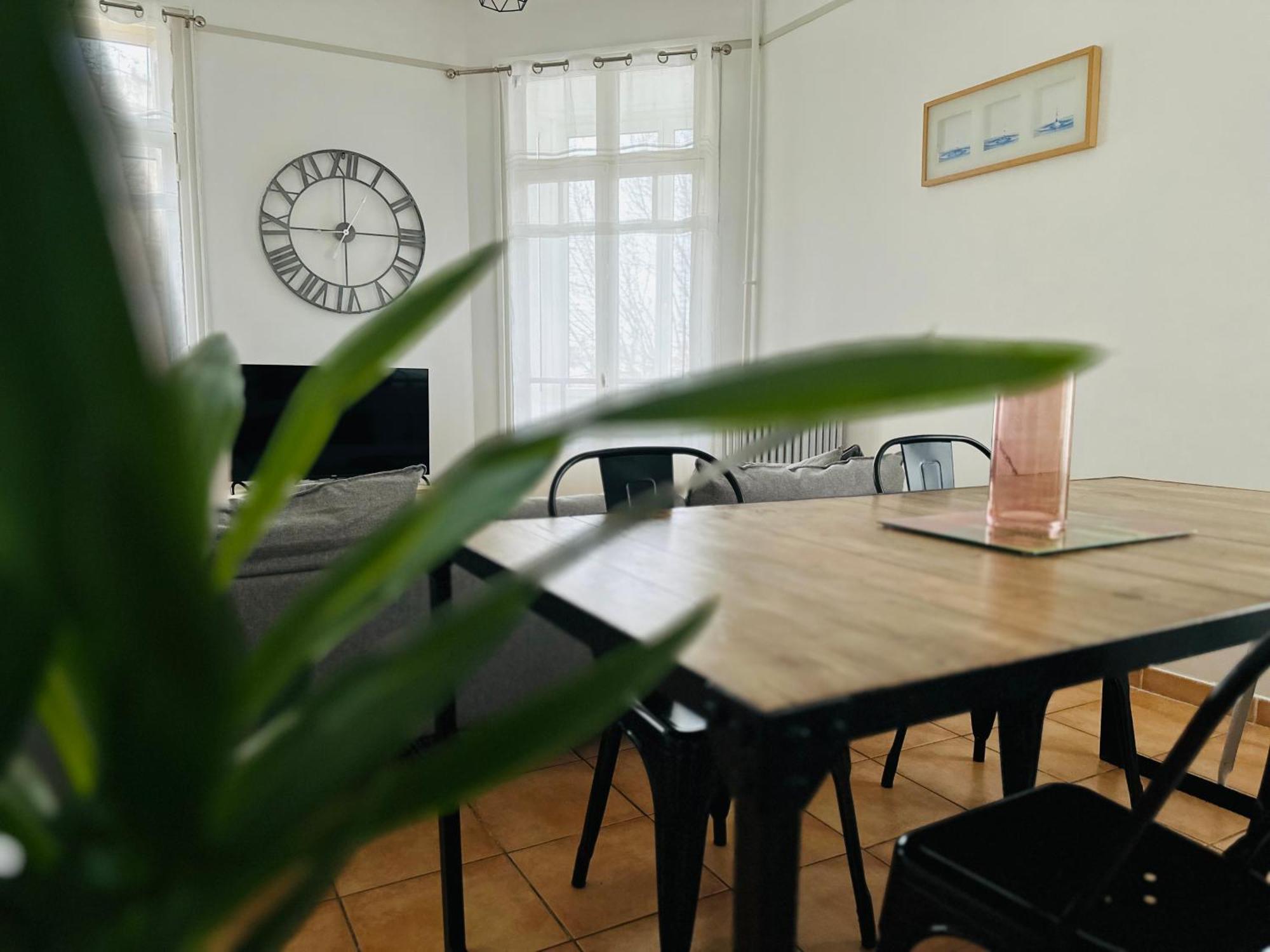 Appartement Lumineux Et Spacieux 2 Chambres Avec Parking Gratuit Dans La Rue แปร์ปินญอง ภายนอก รูปภาพ