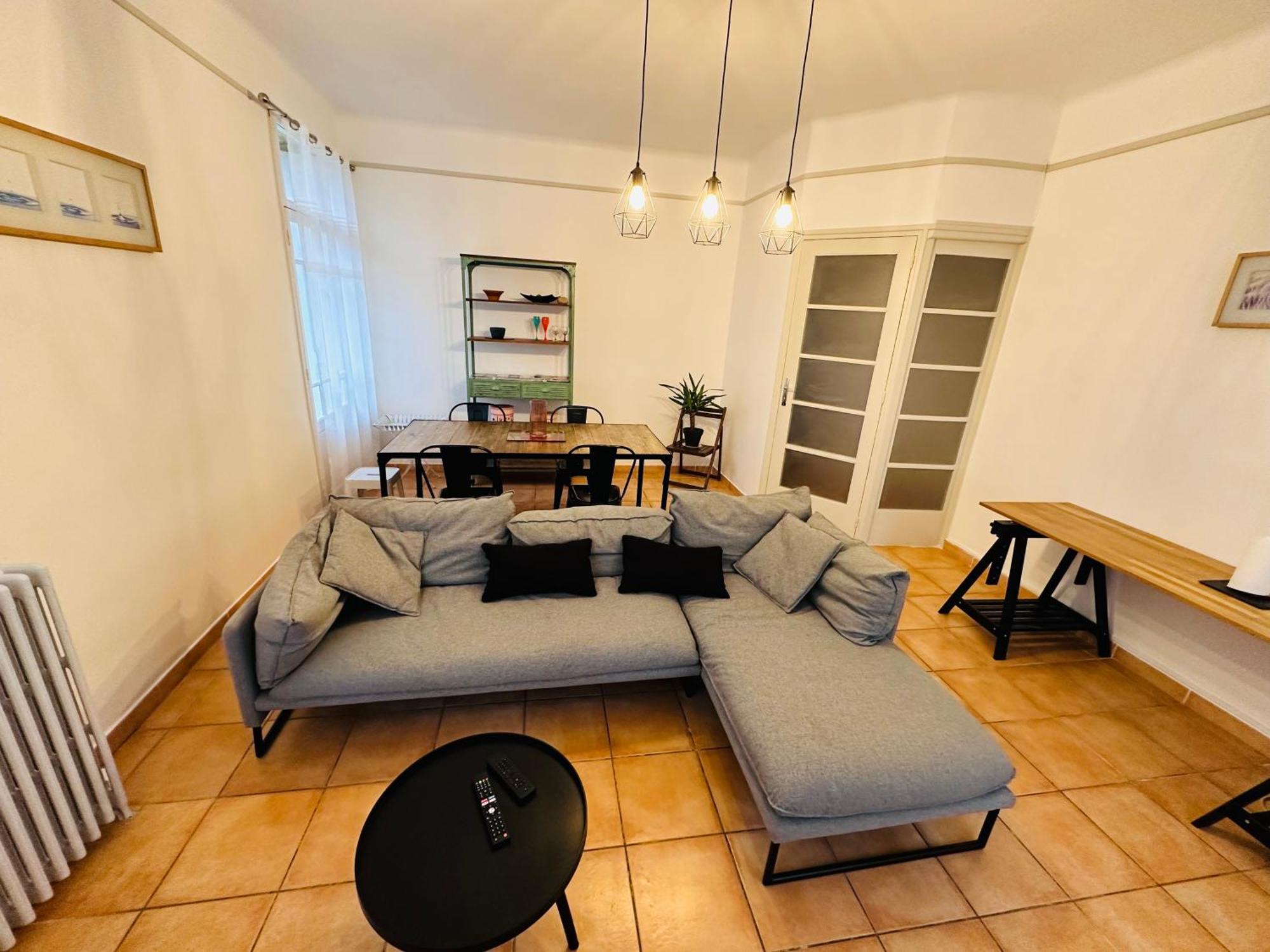 Appartement Lumineux Et Spacieux 2 Chambres Avec Parking Gratuit Dans La Rue แปร์ปินญอง ภายนอก รูปภาพ