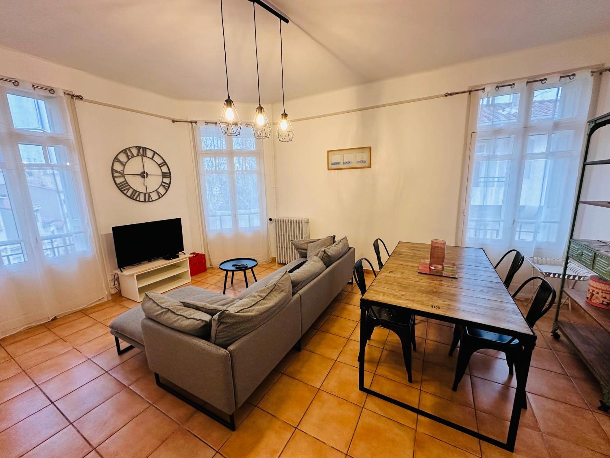 Appartement Lumineux Et Spacieux 2 Chambres Avec Parking Gratuit Dans La Rue แปร์ปินญอง ภายนอก รูปภาพ